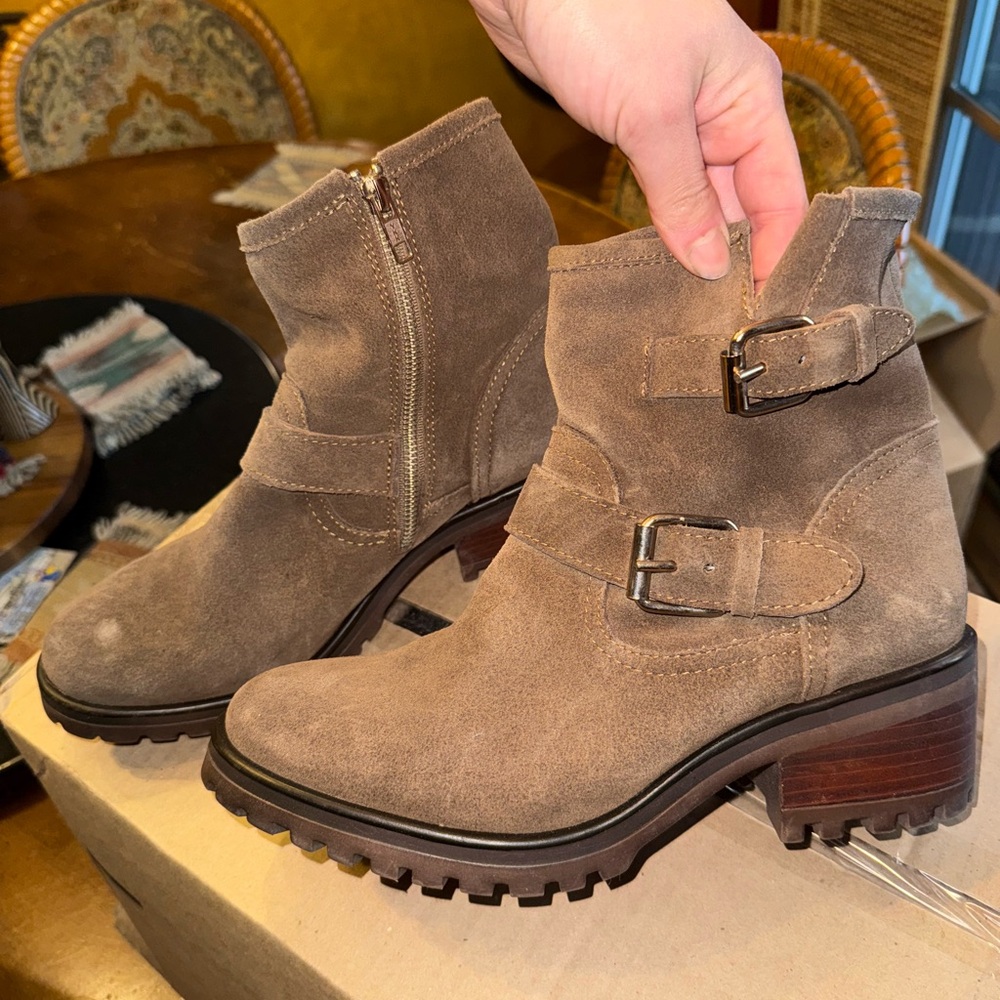 NWOT Steve Madden boot